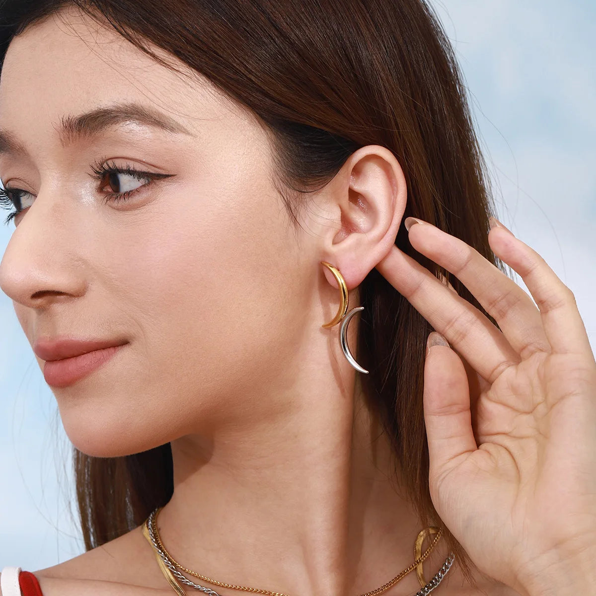 MC184 Wholesale Stainless Steel Gold Plated Moon Shape Ear Studs Gold and Silver Color Two Tone Fashion Stud Earrings for Women