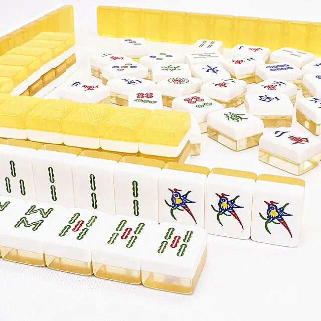 Family Mahjong Superior Acrylic Mahjong Tiles Traveling Mahjong Set with Aluminum Suitcase for Outdoors Entertainment or Gifts
