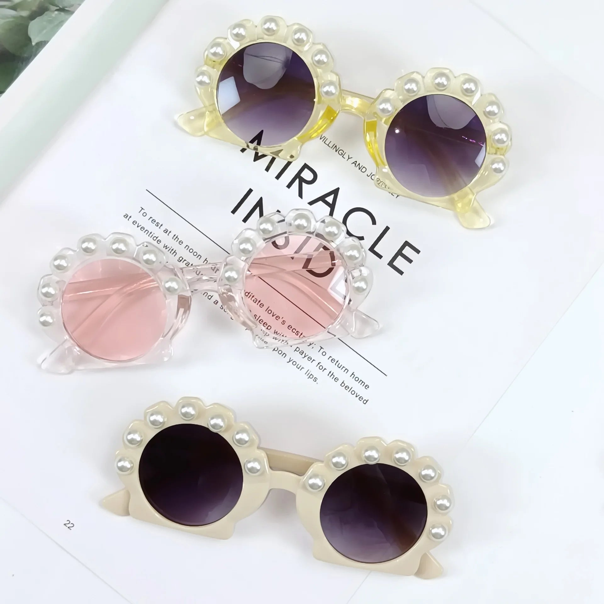 Wholesale UV400 Children Sunglasses with Cute Shell Inlaid Pearl Summer Sunscreen Sunshade Glasses PC Frame Material