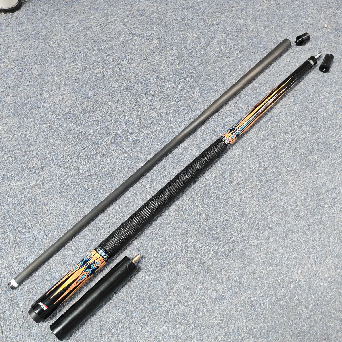 Hot Selling Billiard Cue 1/2 PC 100%  Carbon Fiber Shaft Maple Wood Butt Pool Stick with Extension and Cue Joint Protector