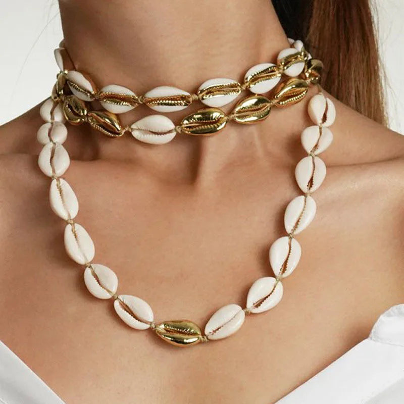 Trendy Conch Seashell Necklace Puka Shell Choker Necklace Gold Seashell Cowrie Shell Beaded Necklace for Women and Girls