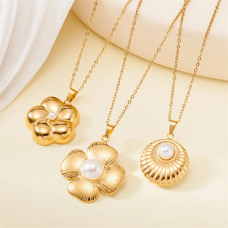 Wholesale 18K Gold Plated Stainless Steel Pearl Pendant Necklace Flower Round Sunburst Texture  Pearl Necklaces Women