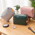 Luxury Vegan Leather Makeup Bag for Women PU Leather Travel Cosmetic Pouch Zipper Closure Fashionable Letter Portable Daily