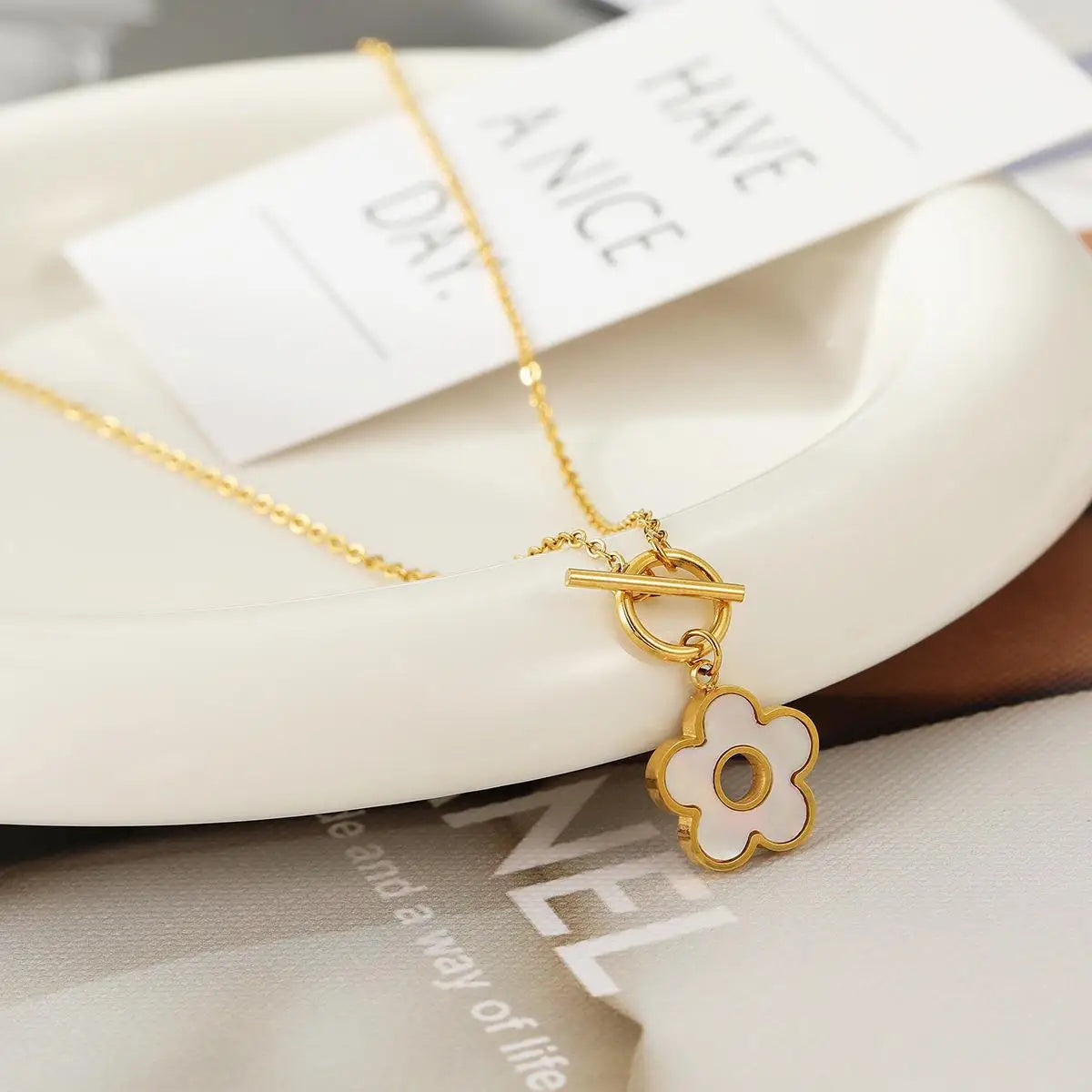 Trendy Gold Plated Hollow Toggle Clasp Stainless Steel White Shell Flower Pendant Necklace Jewelry for Women Girls