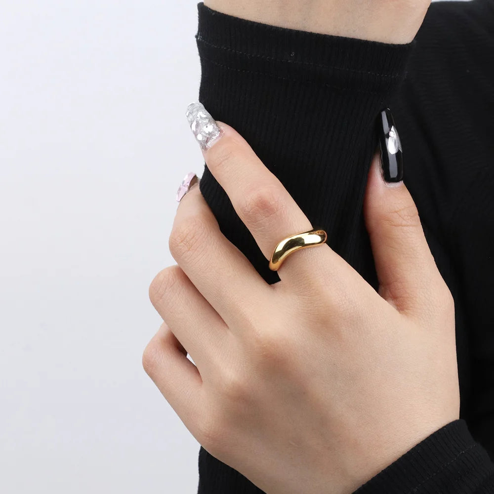 Chris April 316L Stainless Steel Curving Minimalism PVD 18k Gold Plated Chunky Band Rings