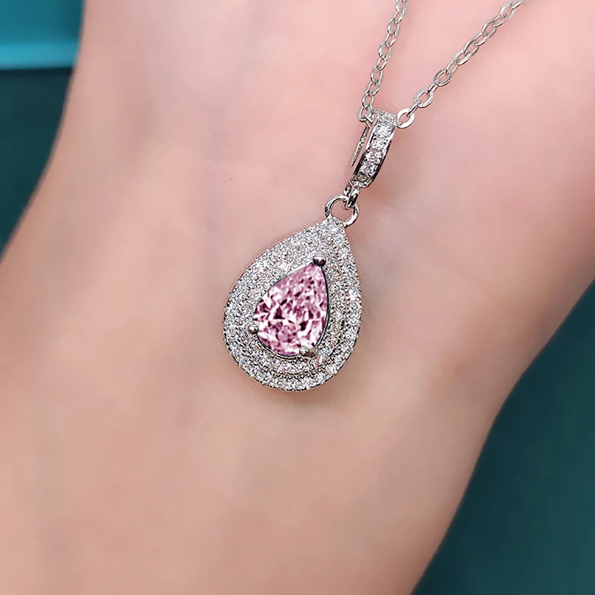 Huitan Custom Dainty Pear Design Pink/Green/Purple/White Crystal Zircon Ladies Necklace Women Wedding Silver Plated CZ Necklaces