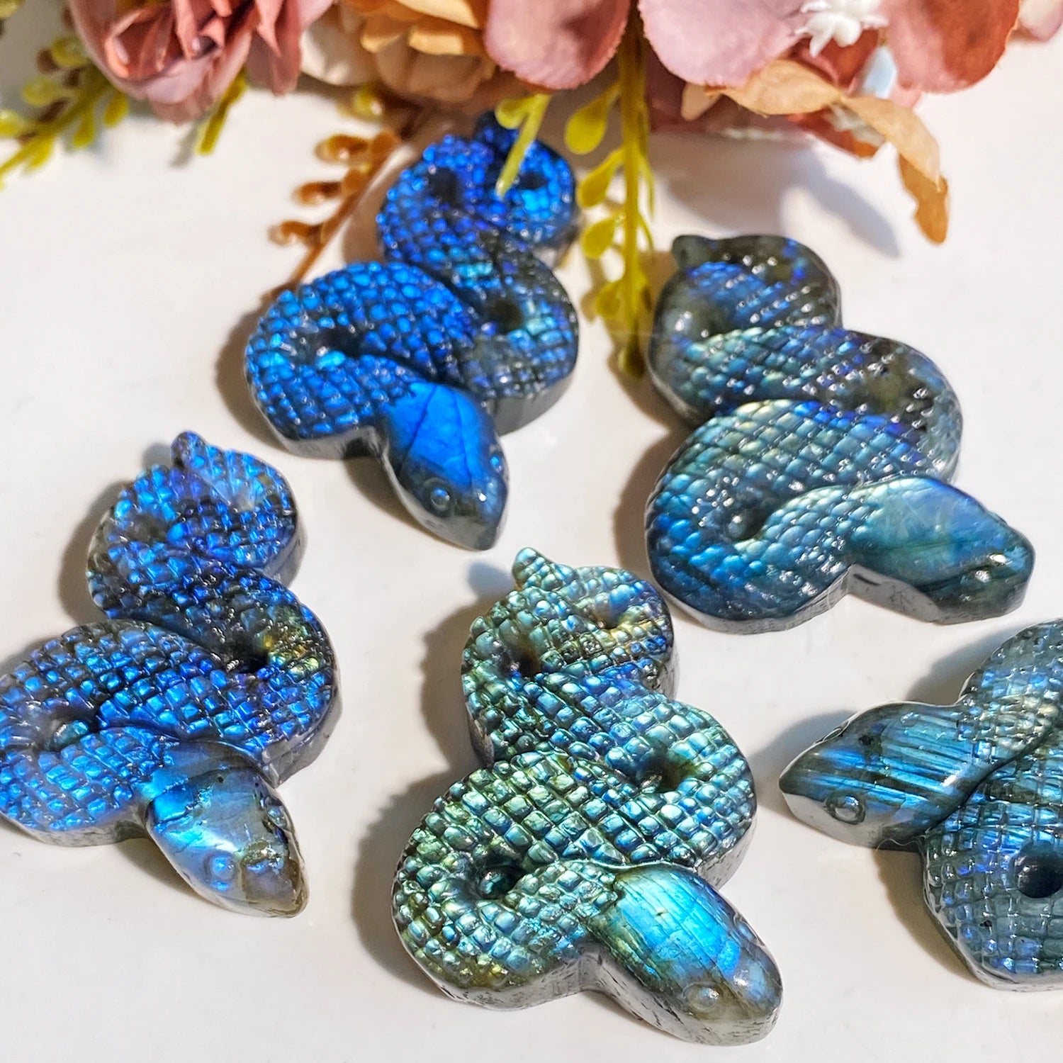 Best-selling Crystal Quartz Carving Mini Labradorite Animal Carving Labradorite Snake Home Decoration