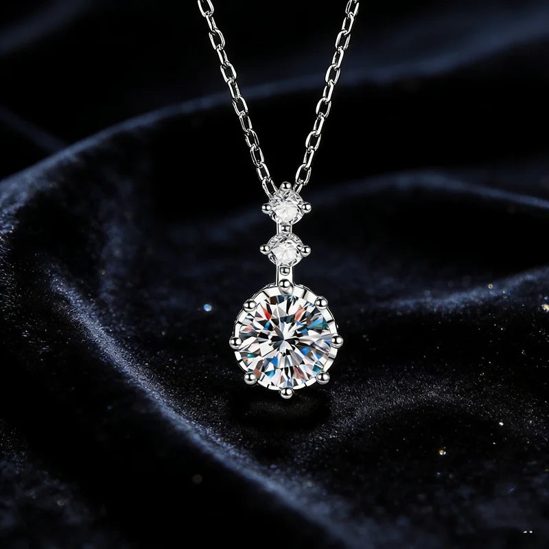 Light Luxury Six Claws Vvs D Color 1CT Moissanite Inlaid Collarbone Chain S925 Sterling Silver Necklace for Women Gift