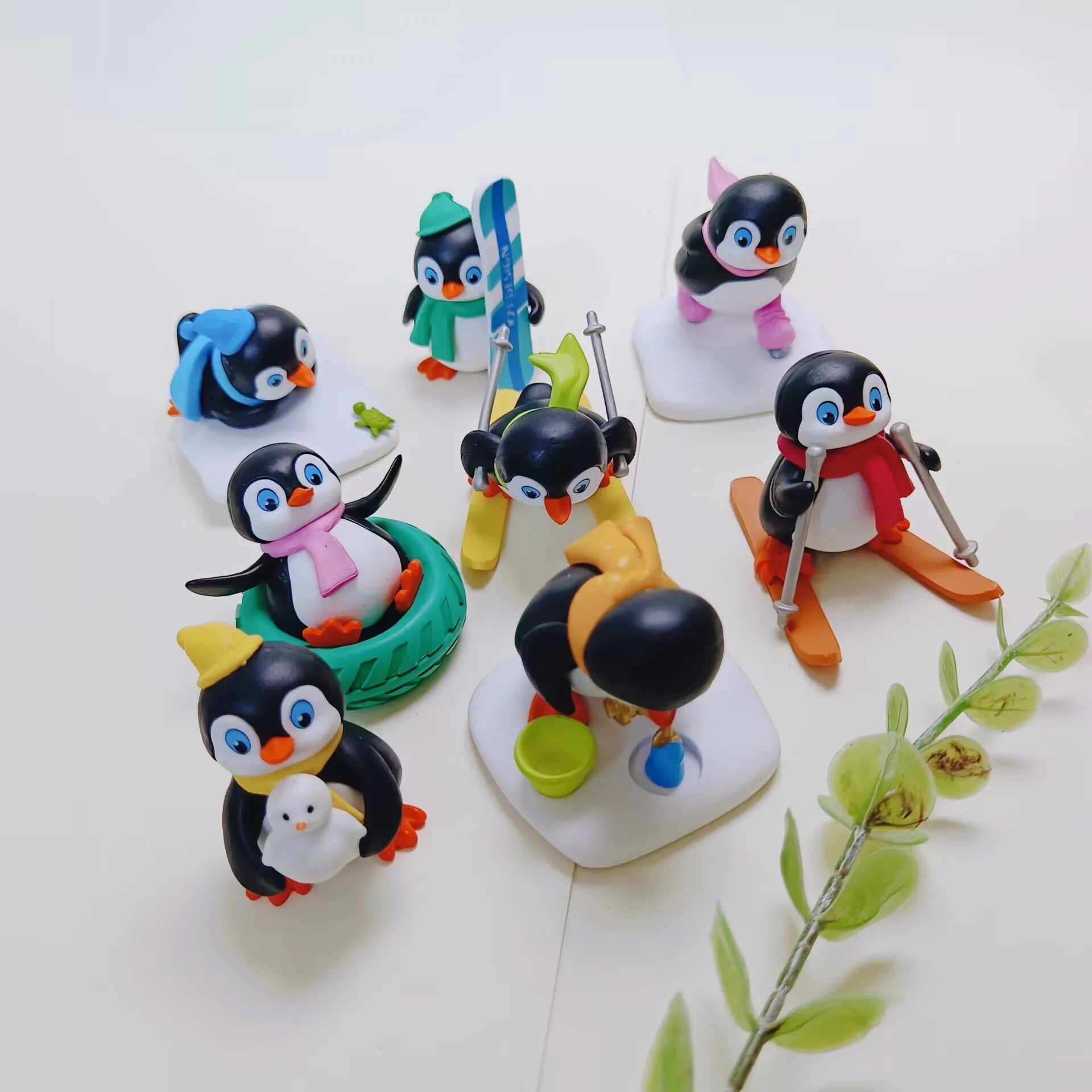 8Pcs/Set Skiing Penguin Resin Figurines Cute Winter Sports Penguin Miniatures Miniature DIY Crafts Slime Decors