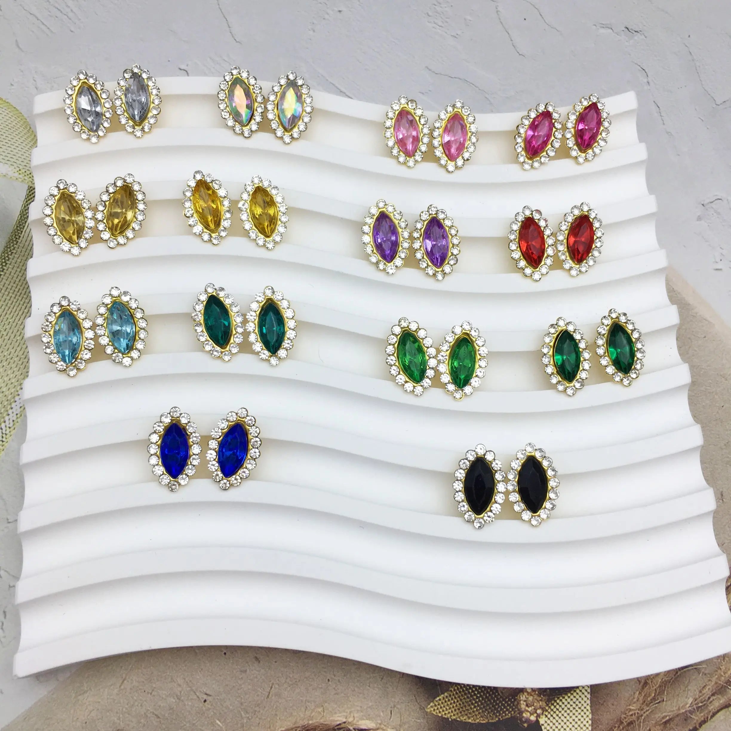 SINRONG Flatback Motif Horse Eye Claw Glass Crystal Rhinestone Acrylic Sew-on Decorative Motif for Shoes Garments Fashion Style