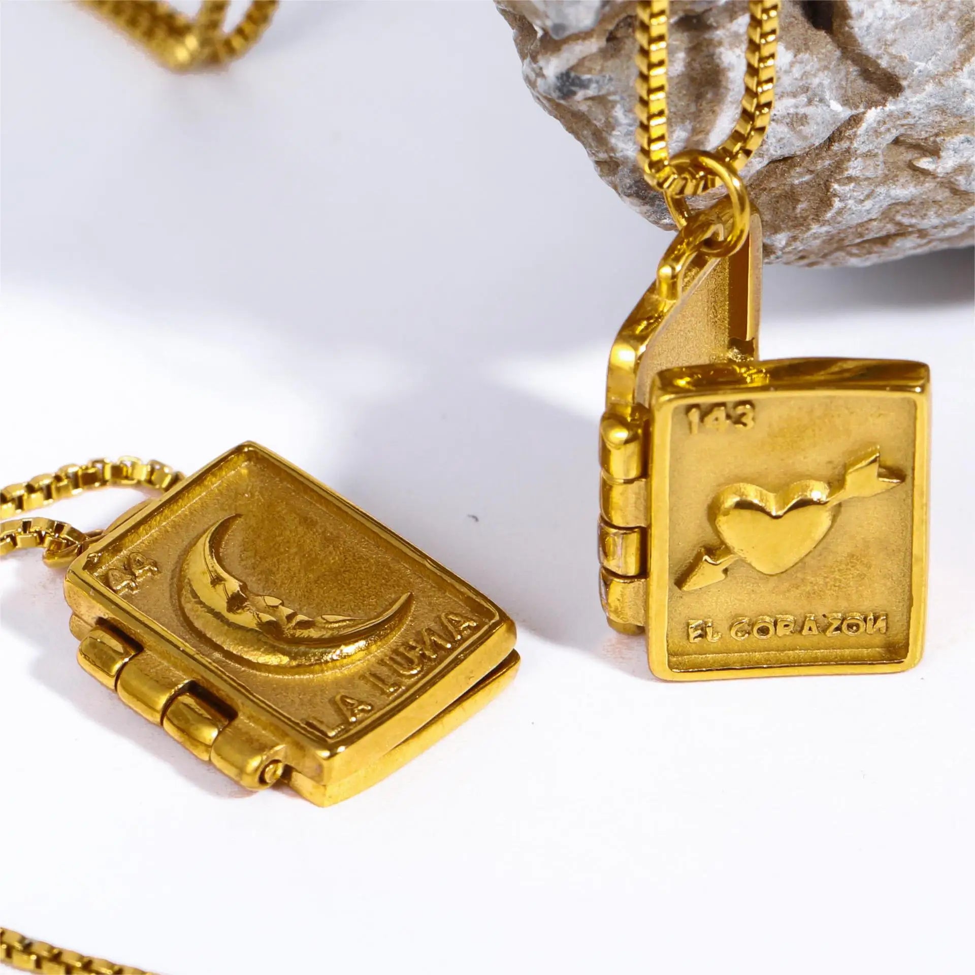 New Fashion Photo Frame Locket Clamp Openable Album Moon Pendant Necklace for Women Girls Stainless Steel Jewelry Birthday Gift