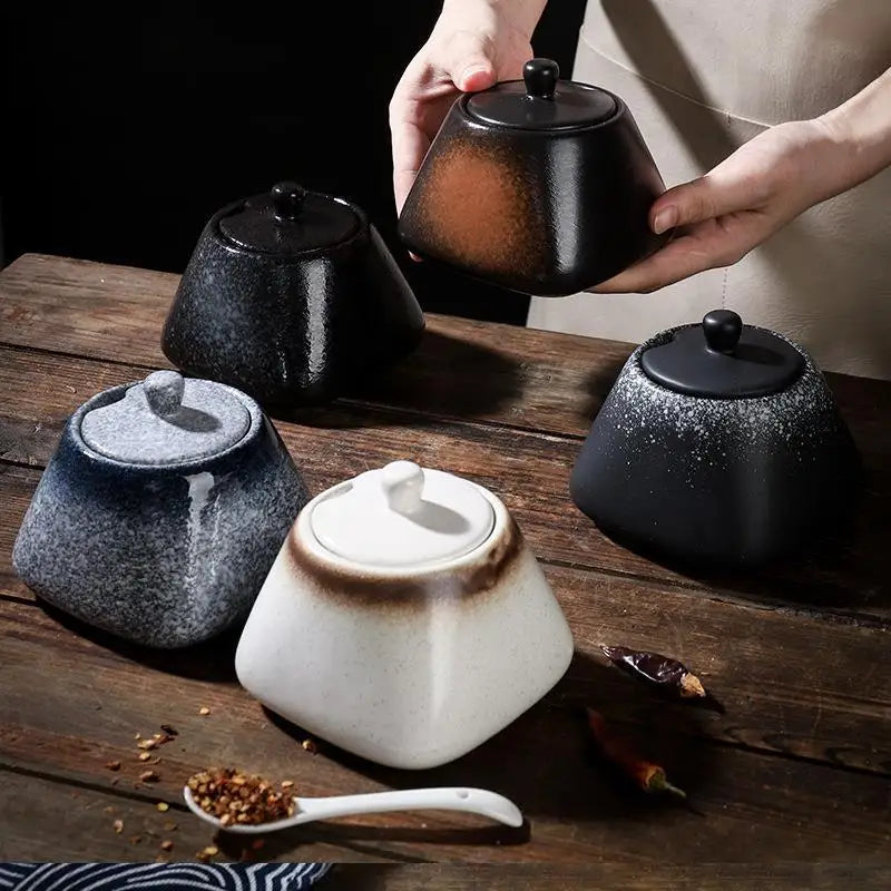 Japanese Style 400ml Ceramic Spice Organizer Jars Salt Storage Jar Save Space Spoon Lid for Condiments Home Decoration Food Use