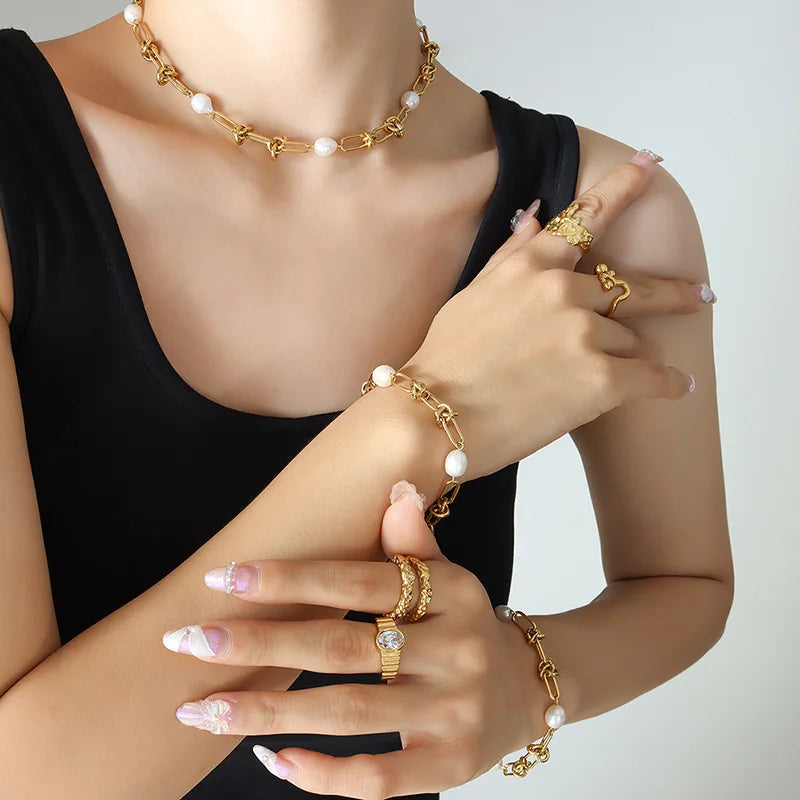 2022 Fashion New Stainless Steel 18K Gold Simple Light Luxury Baroque Freshwater Pearl Twist Earrings Bracelet Jewelry Set