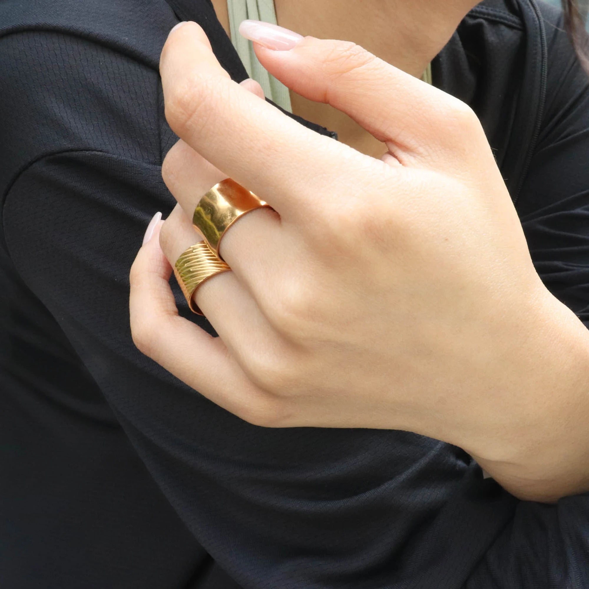 Chris April in Stock Fashion Jewelry PVD Gold Plated 316L Stainless Steel Hand Craft Band Ring