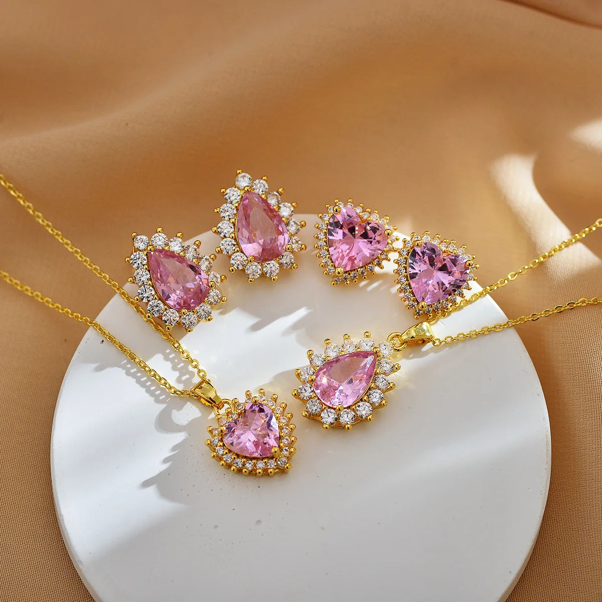 Light Luxury Inlay Heart Shaped Zircon Pendant Neck Chain Brass Plated 18k Gold Medieval Style Necklace Jewelry