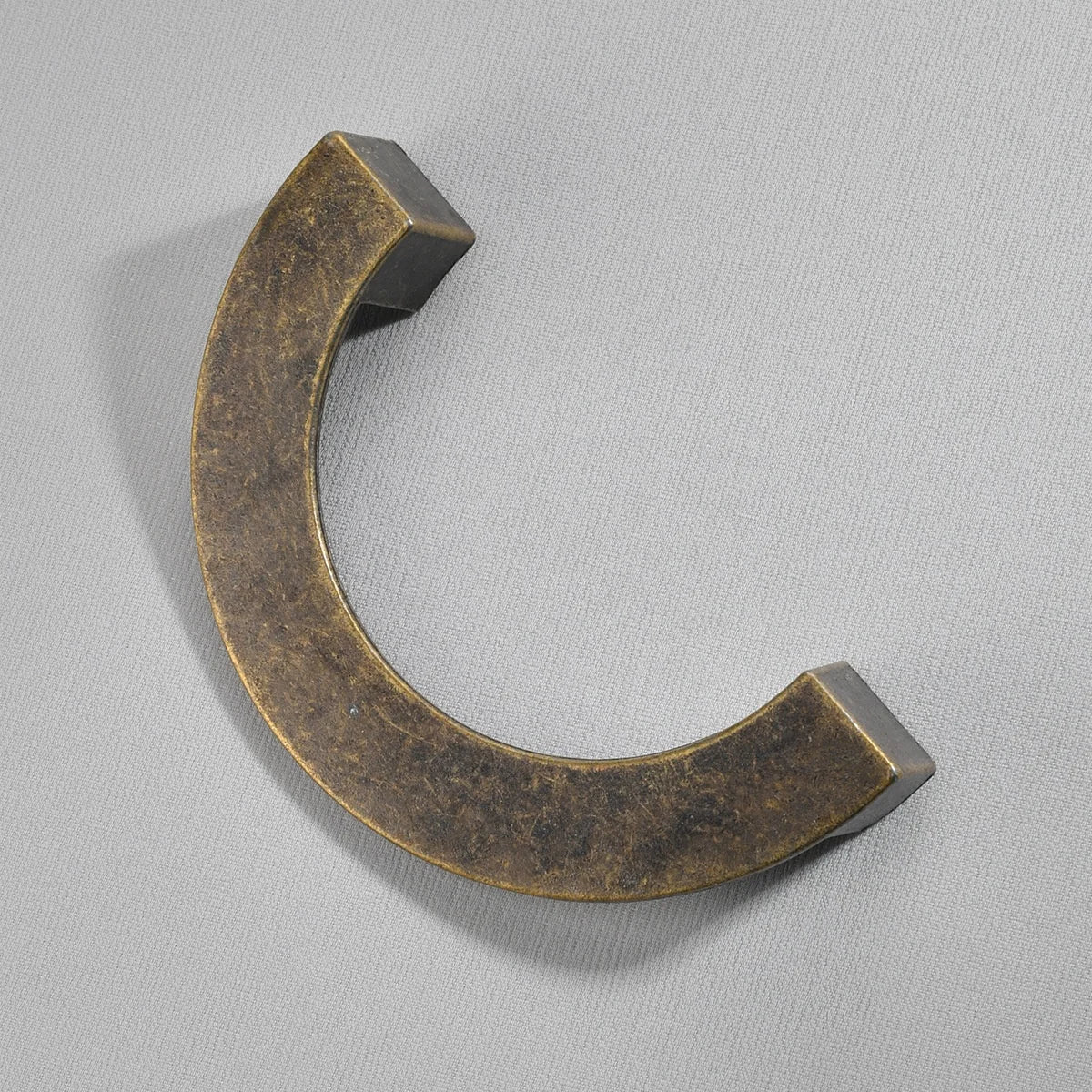 Zinc Alloy Half Moon Shaped Drawer Pull Minimalist Plating Bronze 95mm Hole Distance Dresser Kitchen Cabinets Bathroom Apartment