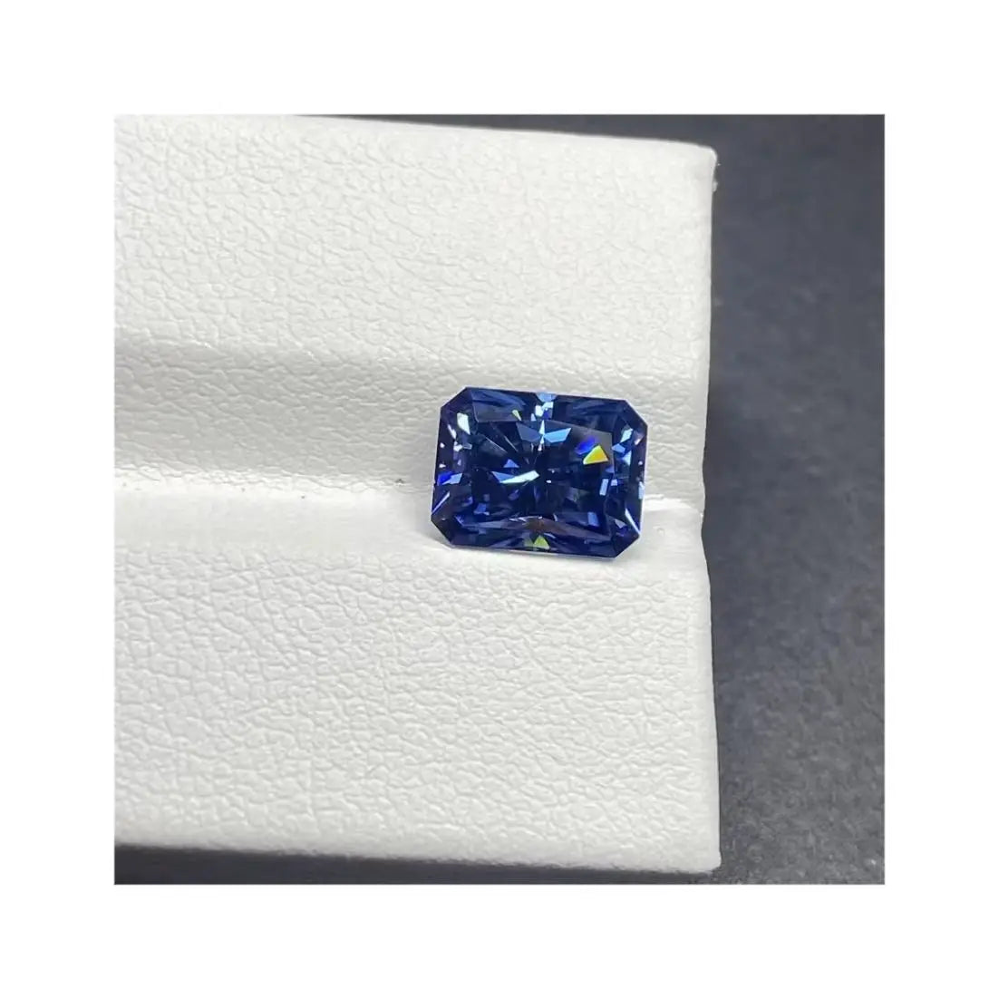 GRA Certificate 8x10mm 7x9mm 3ct 4ct Weight Dark Blue Moissanite Diamond Cut Radiant Moissanite