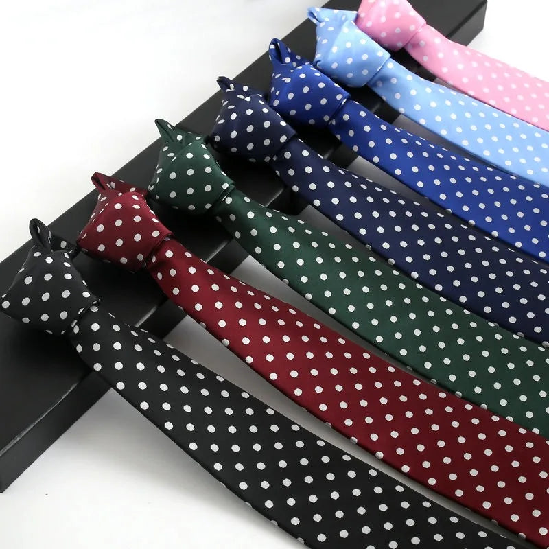 Quality Custom 8 cm Skinny Polyester Jacquard Necktie for Men Fashion Polka Dot Design for Gentlemen