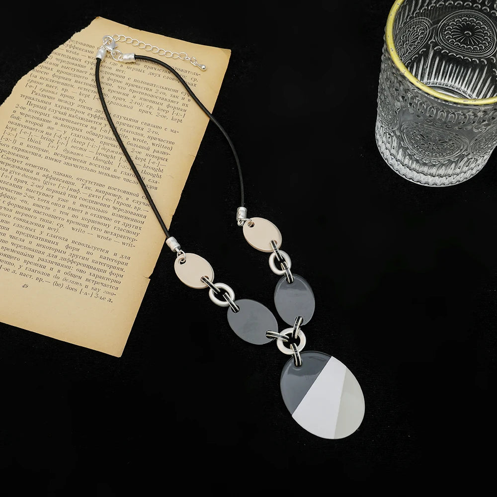 TongLing Handmade Resin Necklace Black White Acrylic Fashion Jewelry Pendants Necklaces for Daily Wearing