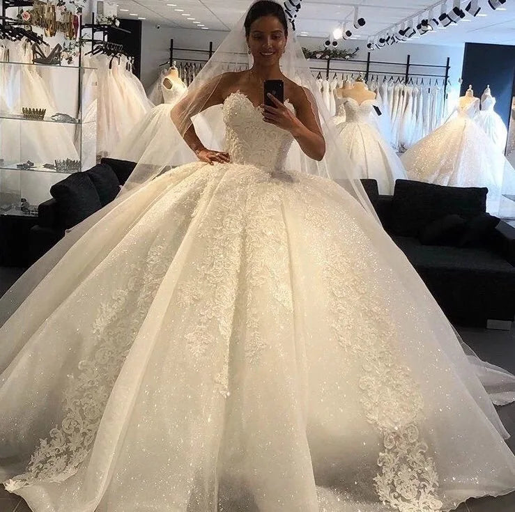 AL1398 2025 Factory Wholesale Price Custom Vintage Pure White Lace Princess Off-the-shoulder Strapless Ball Gown Wedding Dress