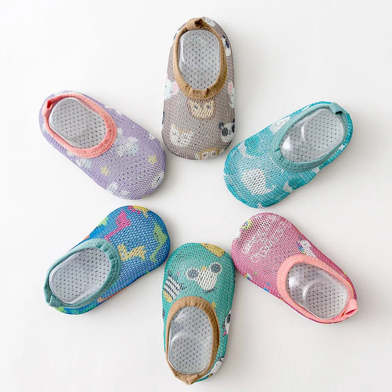 Xianghui Breathable Summer Soft Colorful Non slip Waterproof Custom Unisex Beach Sand Socks Shoes for Children