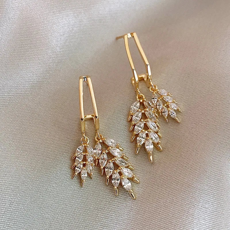 Fashion Light Luxury Earrings Female Wholesale Exquisite Simple Elegant Gold Plated Small Drop Leaf Earrings Women
