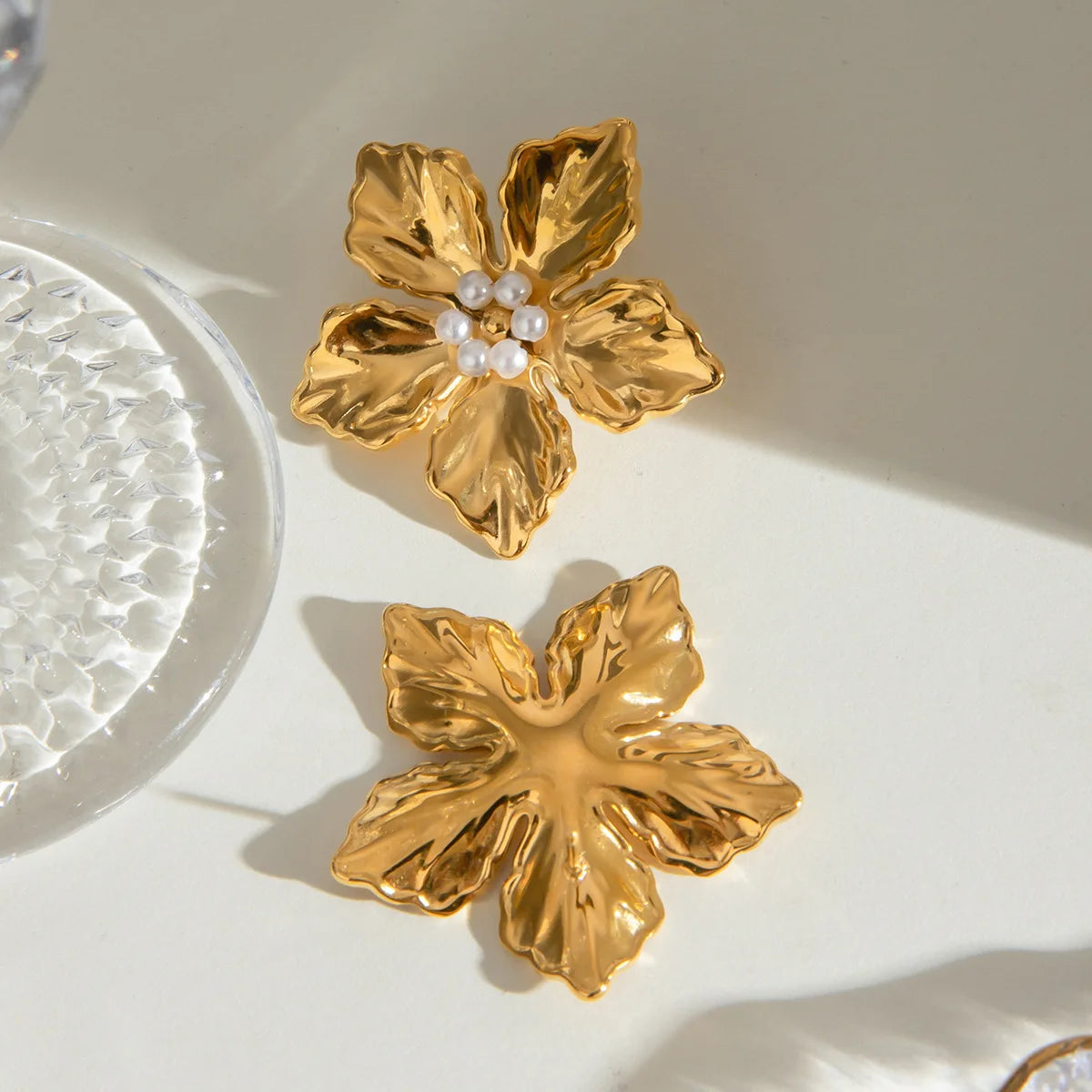 18k Gold Stainless Steel Faux Pearl Flower Earrings with Delicate Design Chic Everyday Wear Party Fashion Jewelry