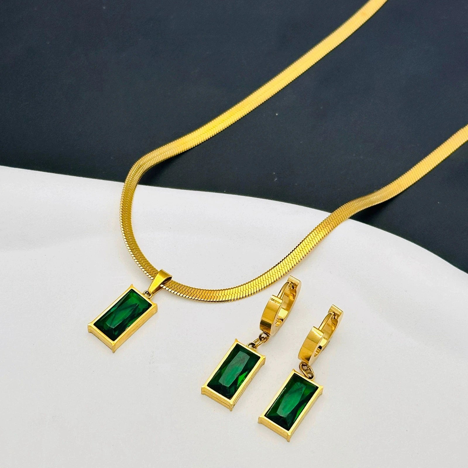 Trendy Stainless Steel Link Layered Necklace Colorful Rectangular Zircon Snake Bone Design 18K Gold Plated Emerald Zircon