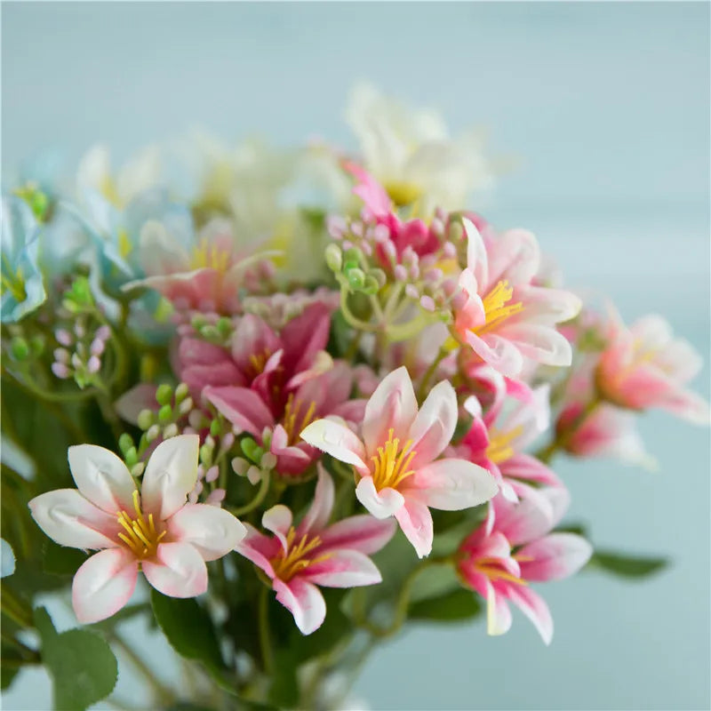 Wholesale 18 Heads Silk Small Lily Bouquet Artificial Lily Flower Arrangement for Home Wedding Decoration