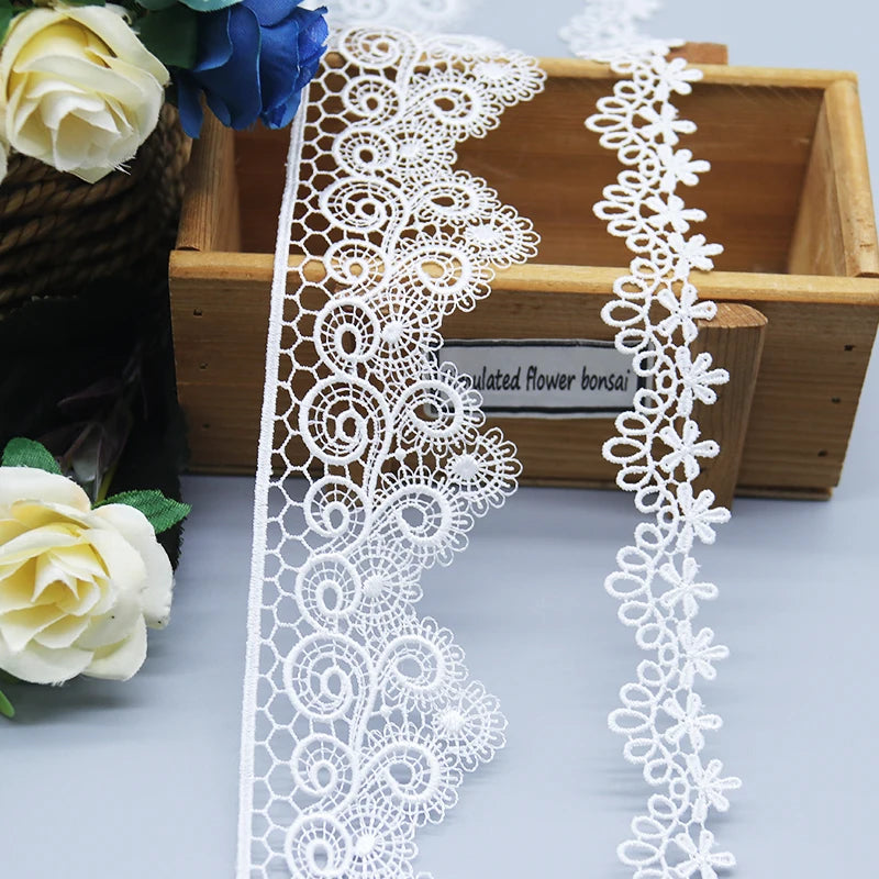 Custom Designer .bridal Lace Trim 100% Polyester Commonly Use Embroidery Flower Lace for Garment