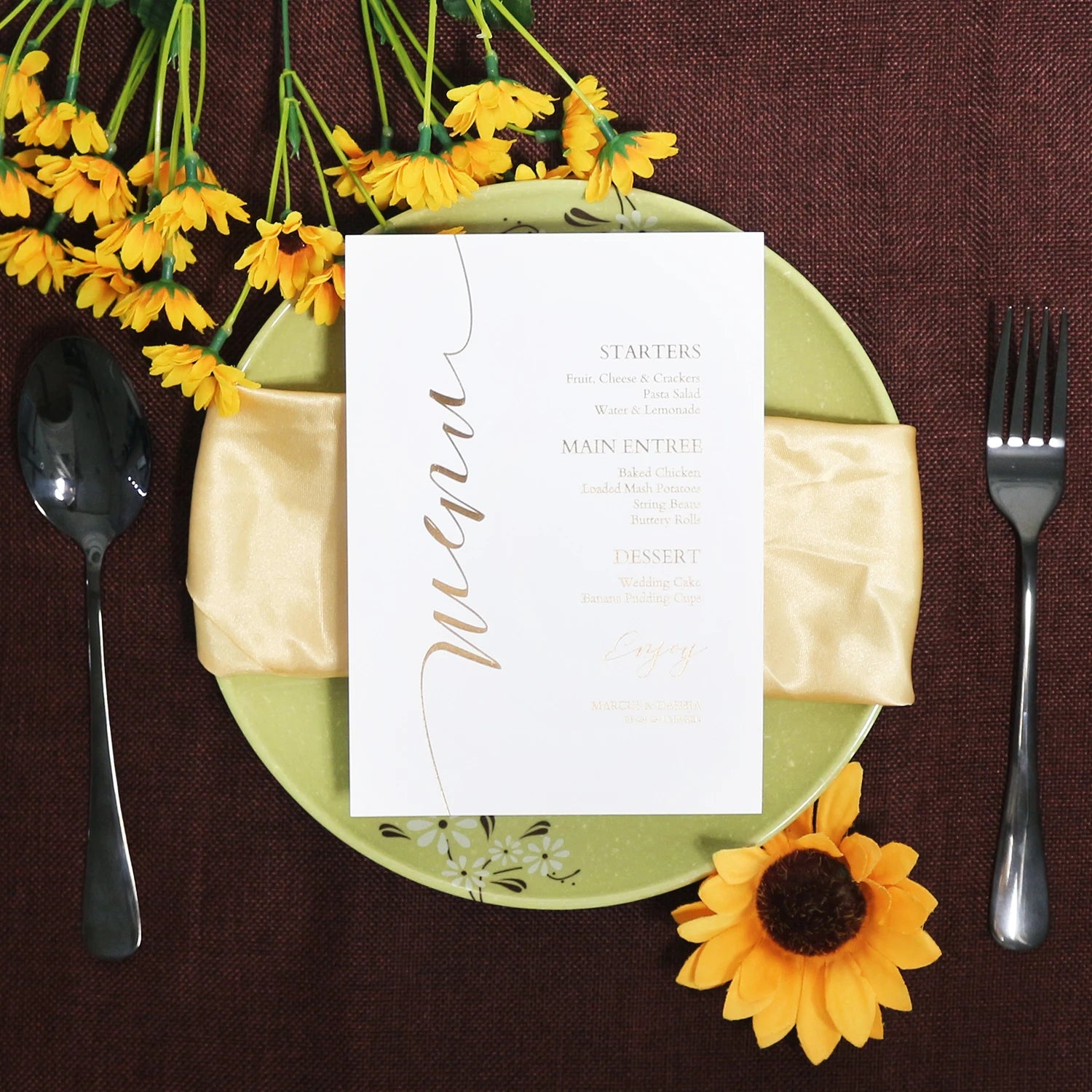 2025 Customized Simple Design White Cardboard Paper Menu Cards with Gold Foil Text for Wedding Party Event
