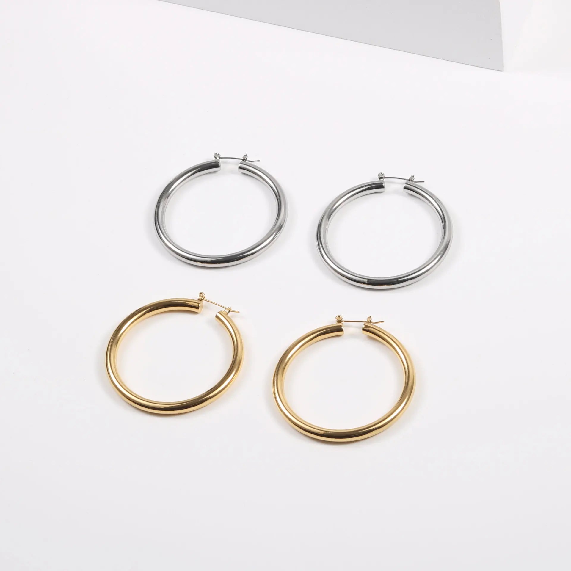 Fenny Waterproof&Tarnish Free 18K Gold-plated Simple Smooth Big Circle Hoop Earring Wholesale Stainless Steel Ladies Jewelry