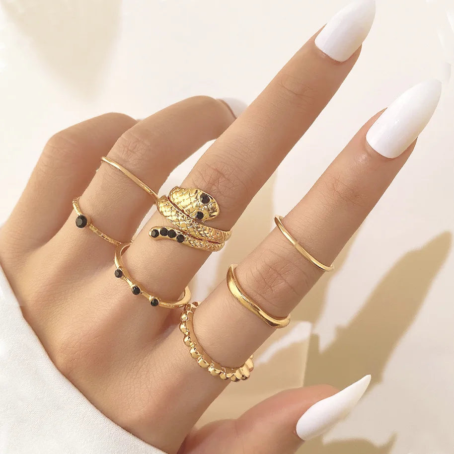 Stylish Gold Stainless Steel Love Ring for Men and Women Fashion Accessory Made of Alloy Jewelry Main Material