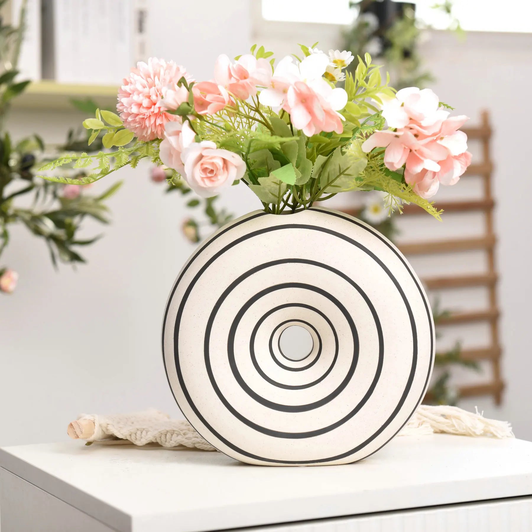 Home Accessories Porcelain Unique Nordic Vase Ornaments or Interior Living Room Decorative Plant Pots Circle Small Flower Vases