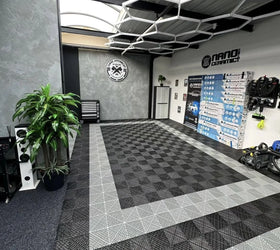Modern Anti-Slip Garage Modular Raised Floor Click-Installation Indoor Event Plastic Vinyl Flooring Tiles Modern Design Style