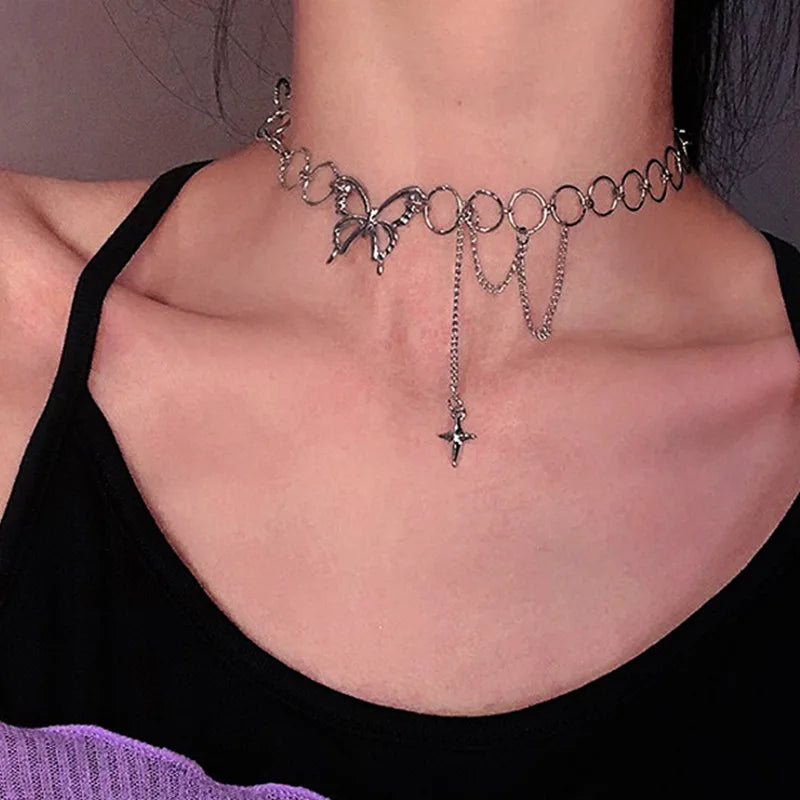 Europe Fashion Personalized Necklace Elegant Circle Hollow Necklace New Arrival Butterfly Necklace for Girls