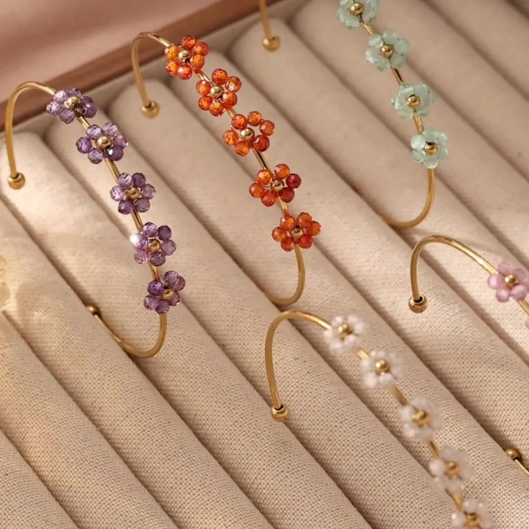2025 New Arrival Minimalist Stainless Steel Flower Cuff Bracelet Delicate Light Luxury Bracelet for Women Wholesale