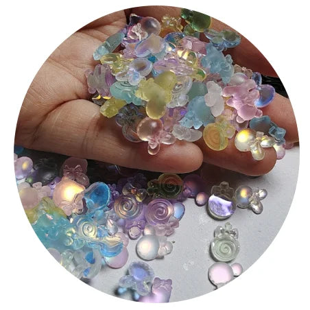 Fashion Laser Color Animals Resin Flatback Charms Kawaii Cat Rabbit Bear Heart Cabochon for Nails Art Diy Mobile Phone Decor
