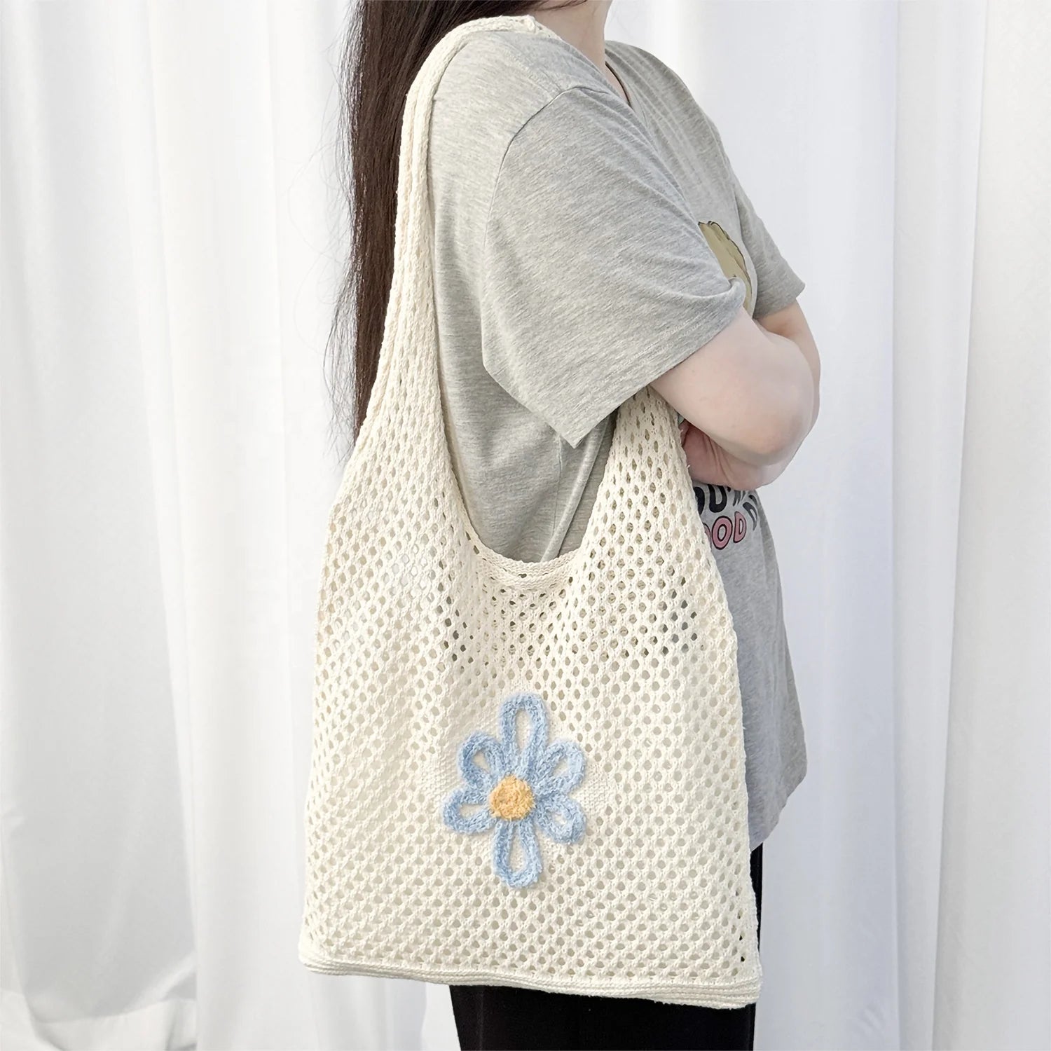 2024 Trendy Lightweight Women's Tote Bags Handmade Crochet Flowers Knitted Hollowed Beach Bags Portable Open Closure for Summer