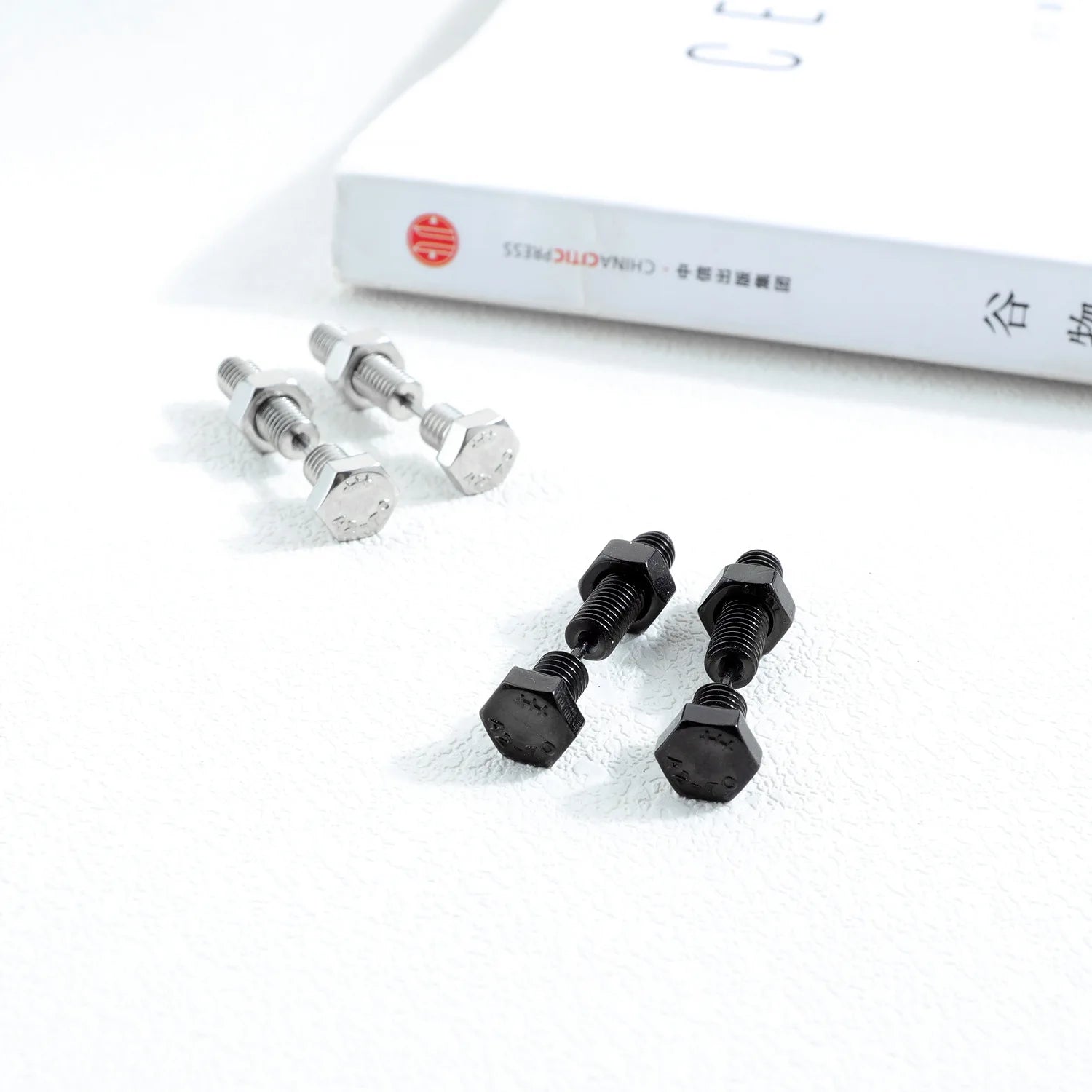 New Arrival Street Hipster Hip Hop Titanium Steel Earrings Jewelry Fashion Personality Screw Stud Earrings for Men