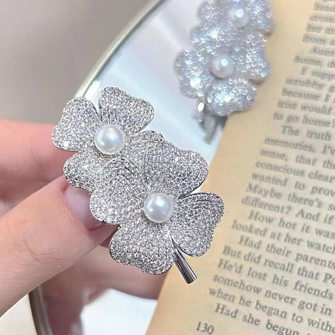 Big Brand Elegant Four Leaf Clover Design Brooch Natural Freshwater Pearl Fully Inlaid Zircon Handcrafted Pearl Jewelry