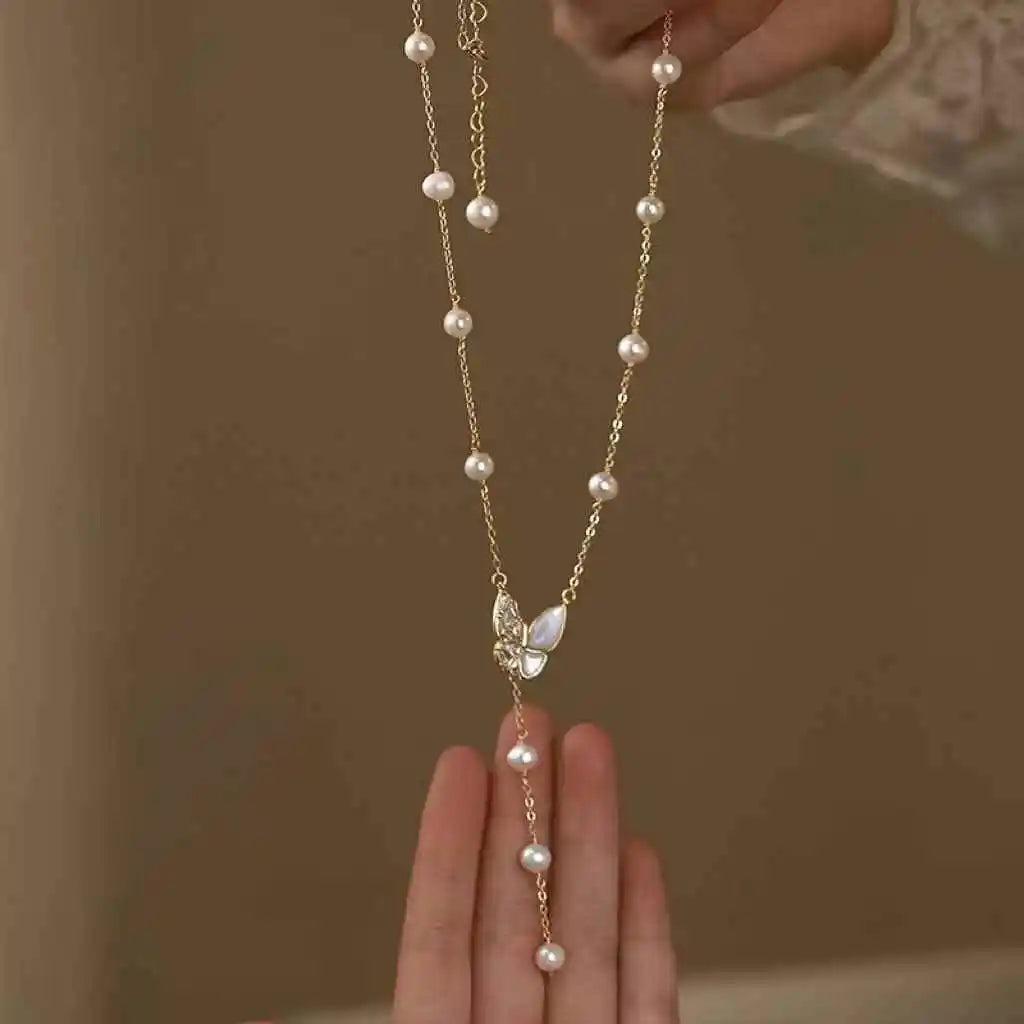 Elegant and Delicate Zircon Shell Butterfly Gypsophila Trendy Gold Plated AAAA Grade 5-6mm Natural Freshwater Pearl Necklace
