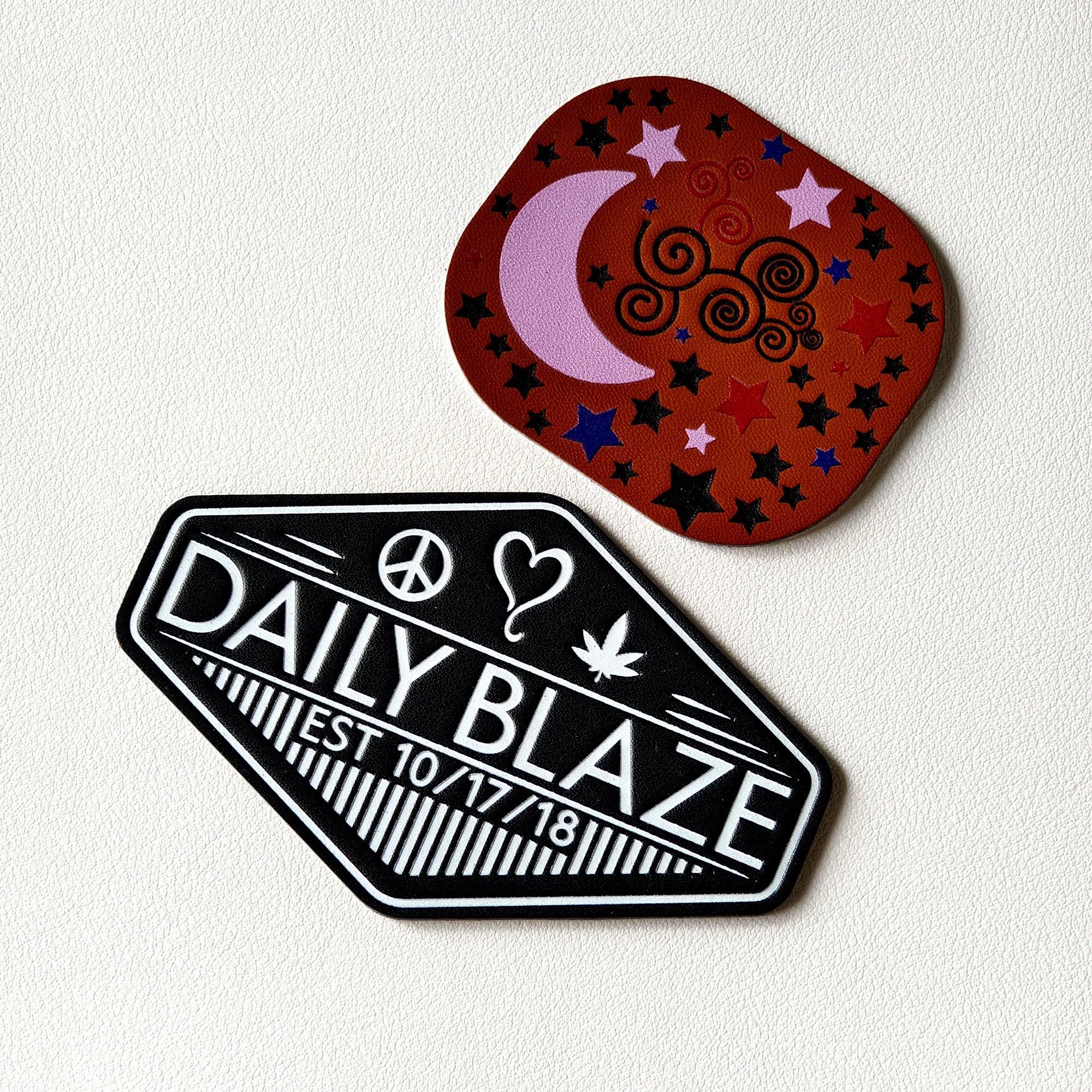 YH-Custom Animal Adhesive Embossed Logo on Leather Tags Badge Blank Round New Design Iron on Leather Patch for Kids Denim