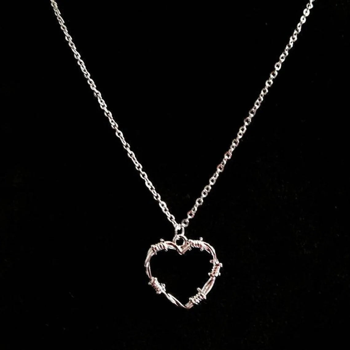 SC Wholesale Gothic Thorns Necklace Earrings Set Hip Hop Necklace Punk Jewelry Silver Heart Pendant Necklace Gifts for Women