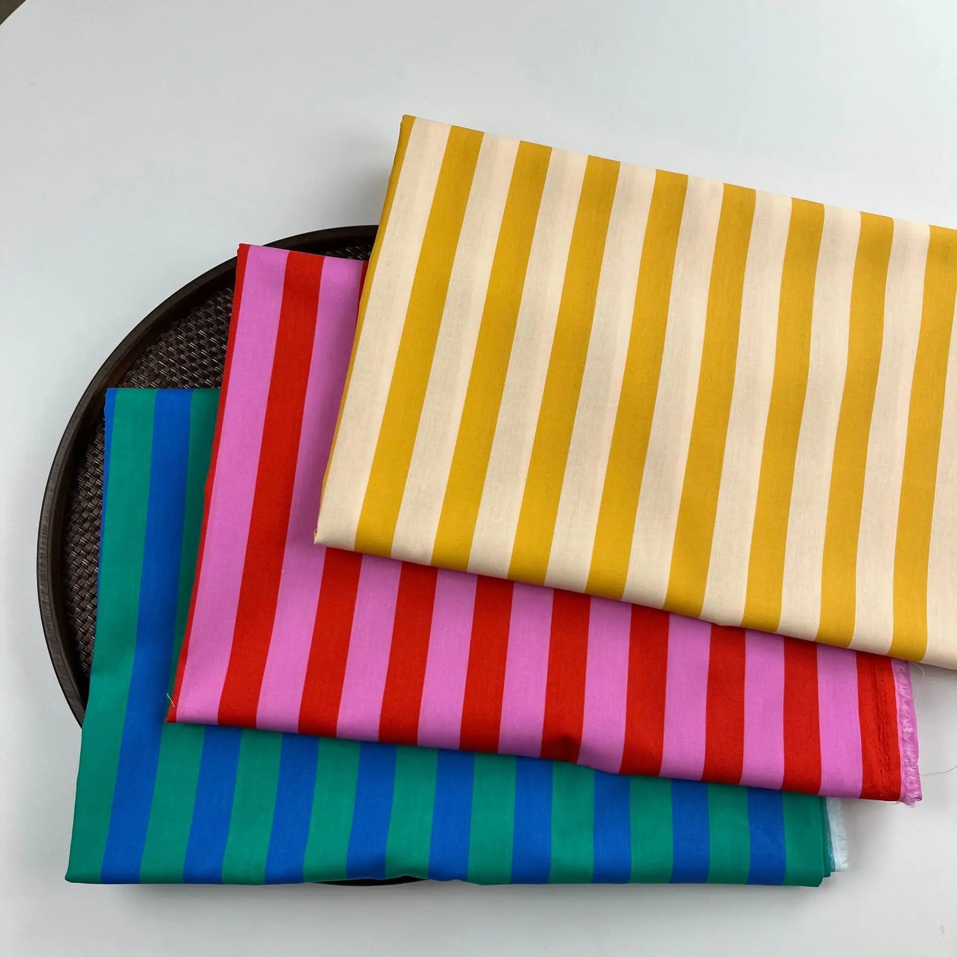 2cm Stripes Printing 40S 100GSM 100% Cotton Poplin Woven Fabric for Summer Apparel