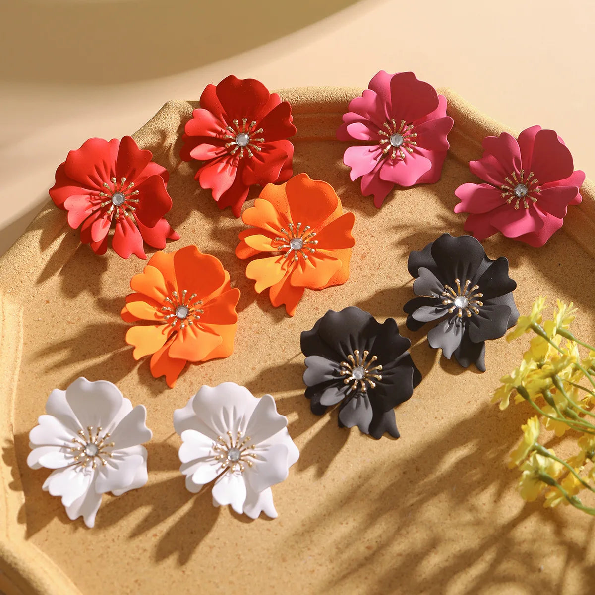 2023 New Arrival Fashion Jewelry European Exaggerated Design Retro Petal Earrings Female Colored Painted Large Flower Earrings