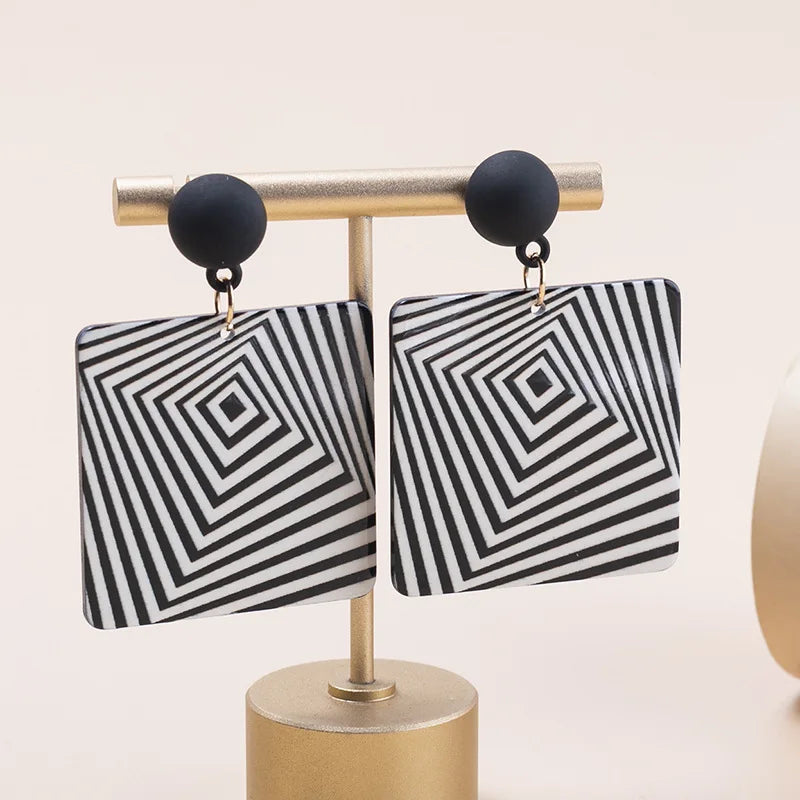 Simple Fashion Black And White Love Stripe Ear Jewelry Geometric Drop Earrings For Women Resin Earrings Industrial Earrings