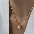 Luxurious Stainless Steel Sweet Necklace for Women Exquisite Gold Plated Freshwater Pearl Pendant Fashionable Natural Beauty