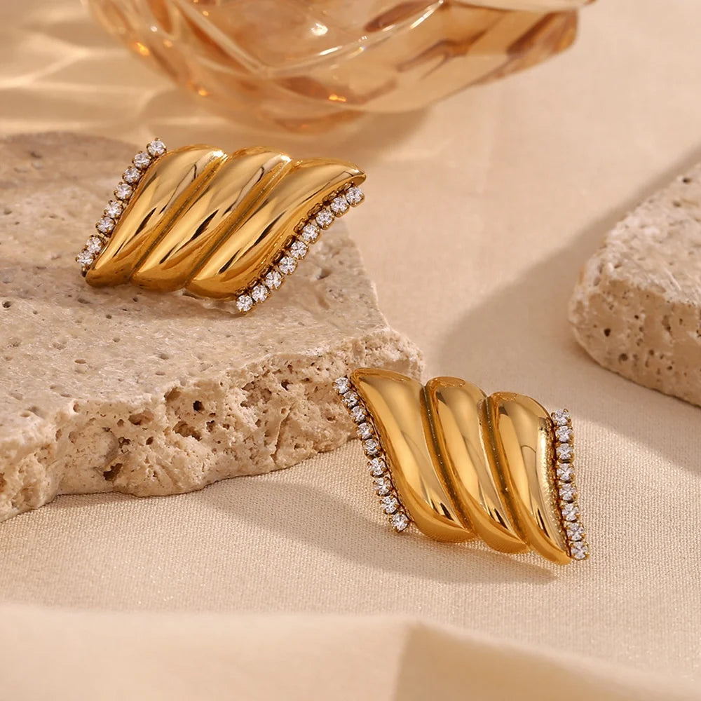Waterproof Fashion Jewelry 18K Gold Plated Stainless Steel Earrings Edged Zircon Triple Layer Angel Wing Stud Earrings for Women