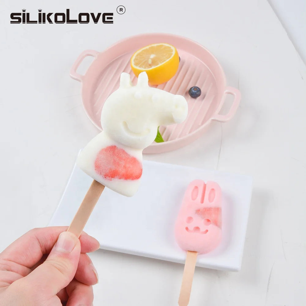 SILIKOLOVE Factory 4 Cavities With Snowman Bear Rabbit Pig-Carton Shape Popsicle Mold LFGB Silicone Ice Cream Molds With Lid